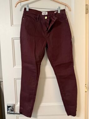 Frame Denim Le High Skinny Jeans in Burgundy